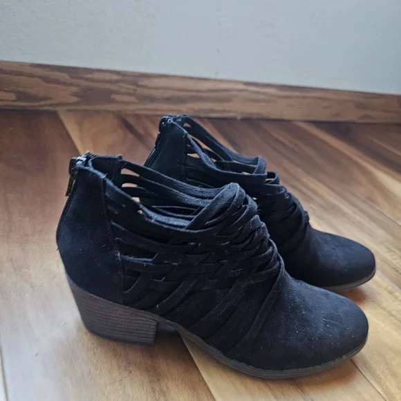 Fergalicious Black Criss Cross Ankle Boots Size 6 - Picture 4 of 6